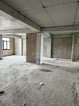 Satılır 4 otaqlı mənzil 182 m²