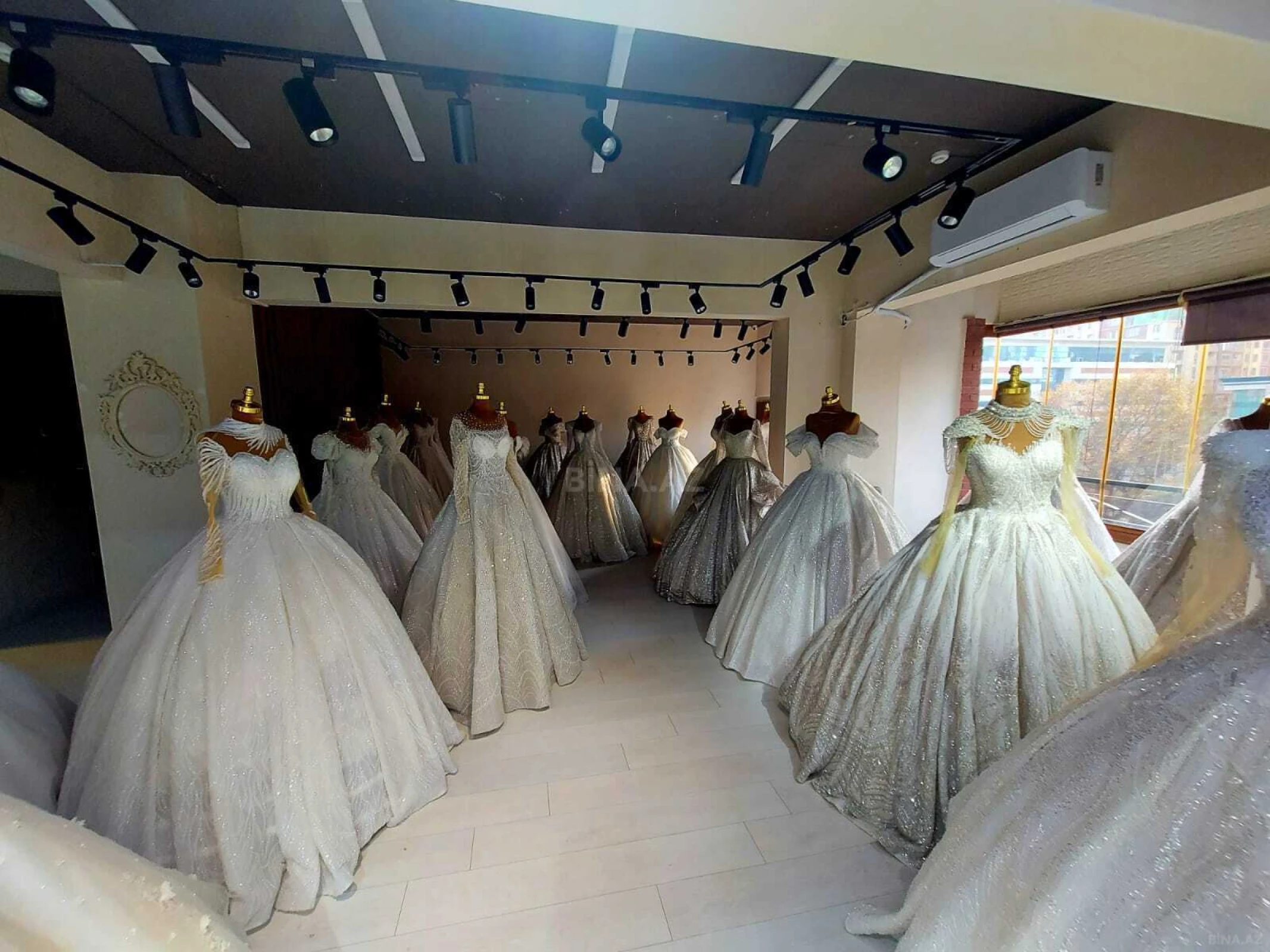 Satılır 4 otaqlı mənzil 226 m²