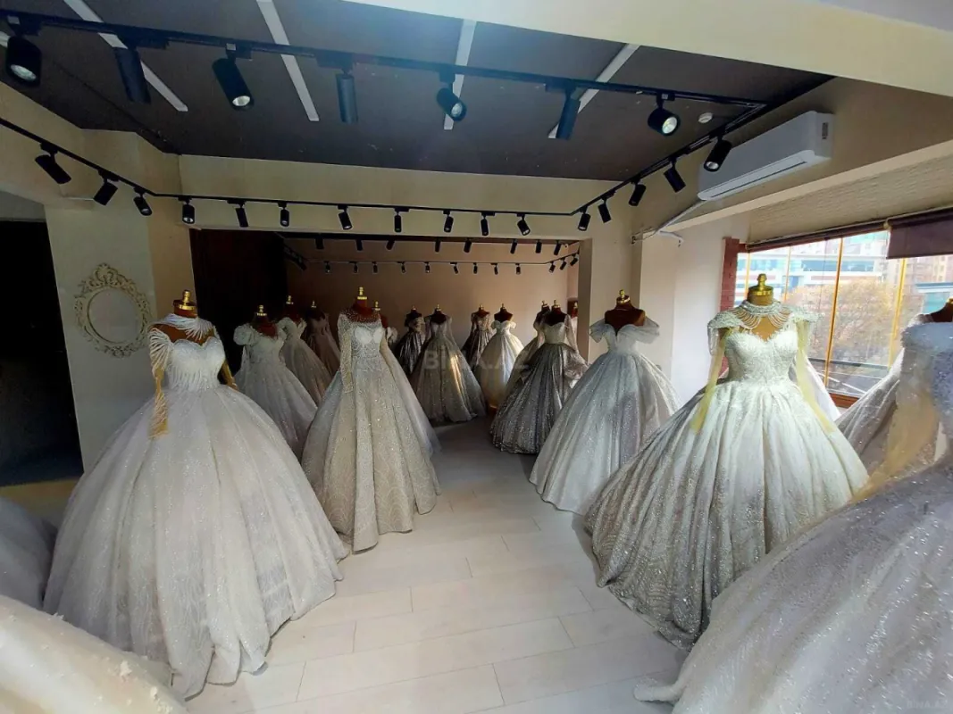 Satılır 4 otaqlı mənzil 226 m²