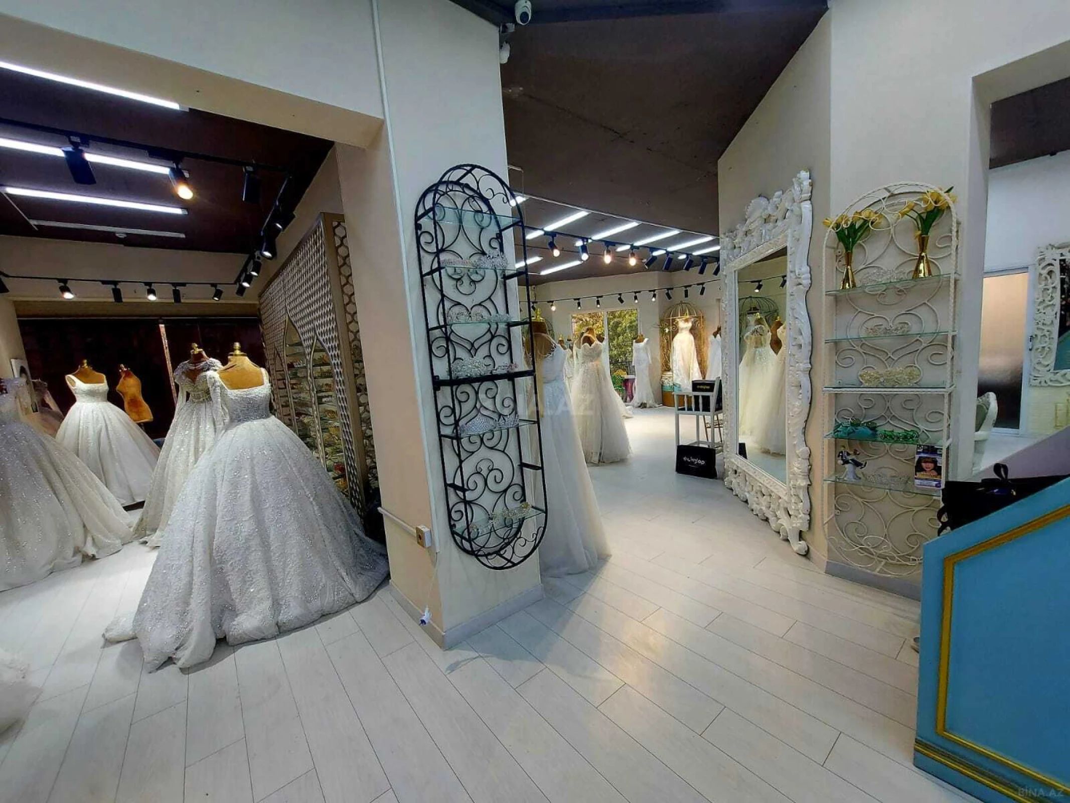 Satılır 4 otaqlı mənzil 226 m²