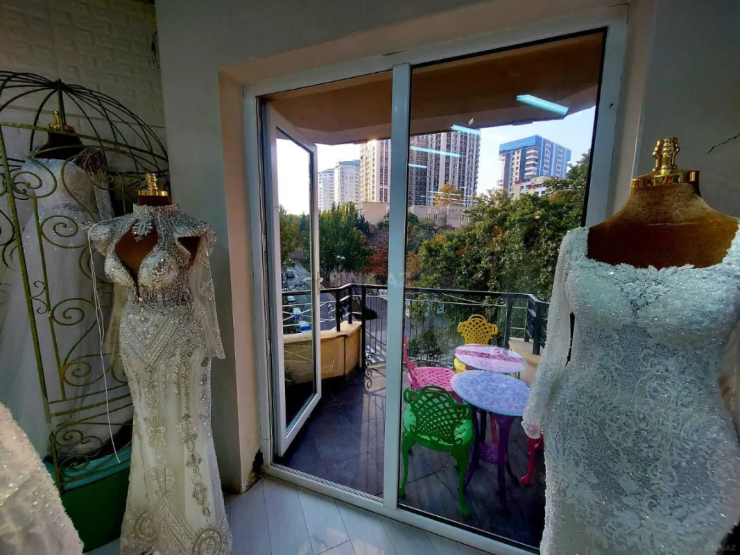 Satılır 4 otaqlı mənzil 226 m²