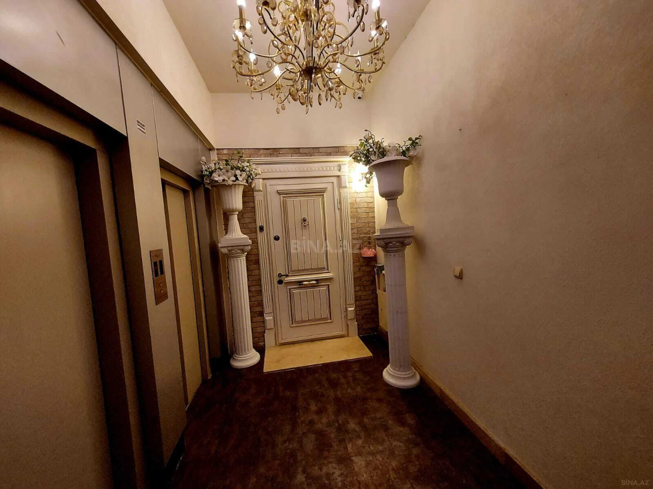 Satılır 4 otaqlı mənzil 226 m²