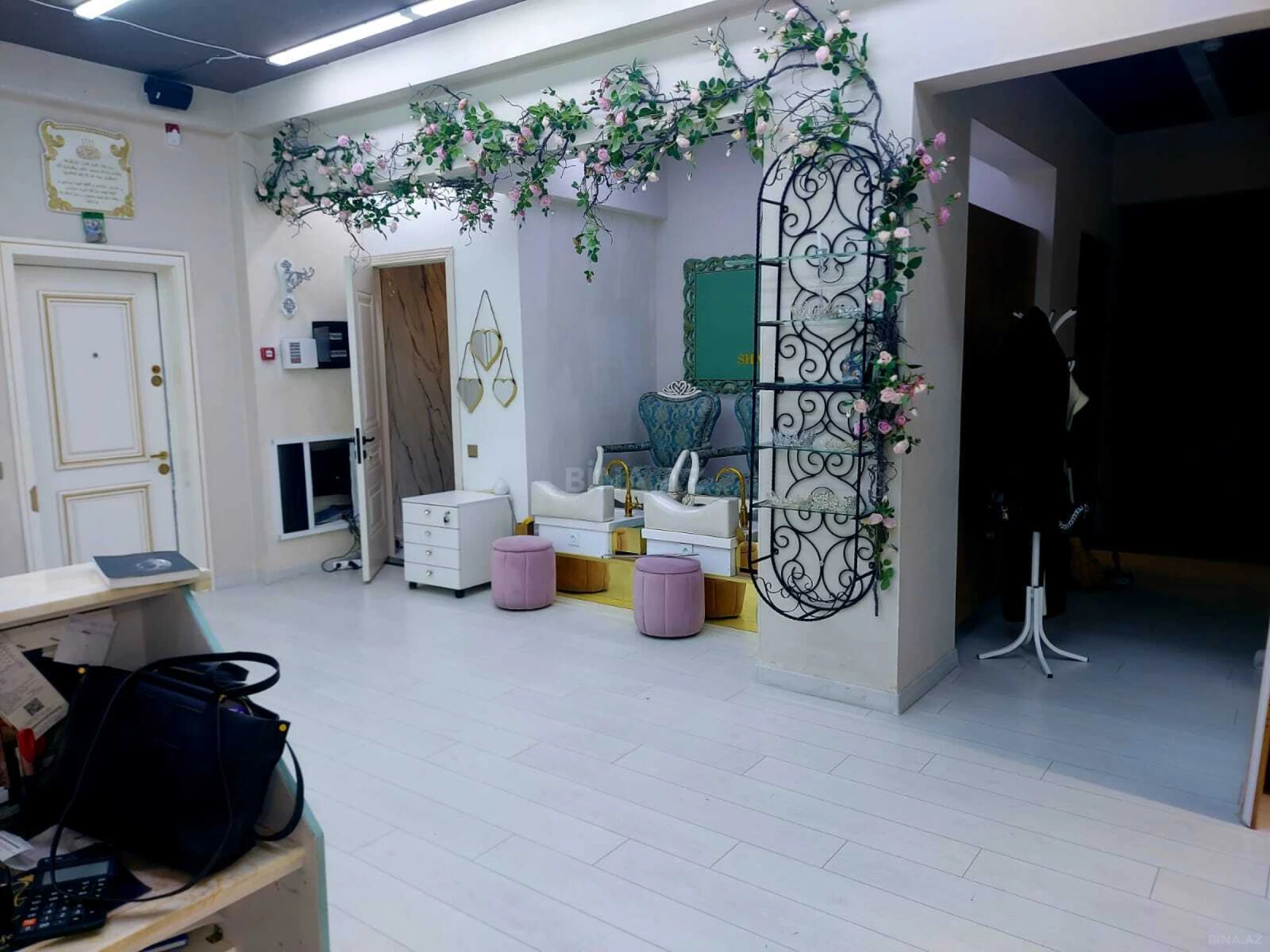 Satılır 4 otaqlı mənzil 226 m²