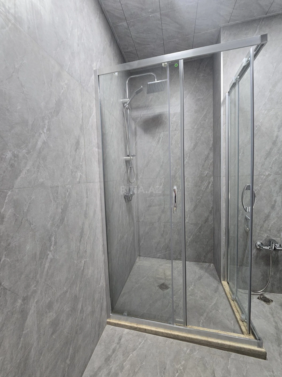 Kirayə verilir 2 otaqlı mənzil 75 m²