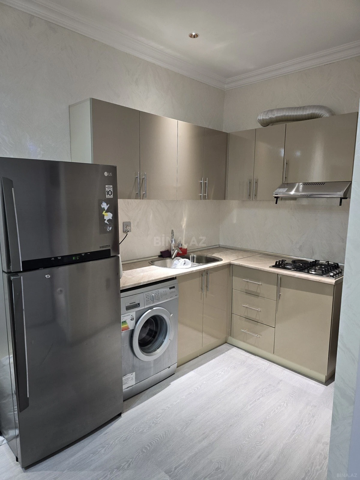 Kirayə verilir 2 otaqlı mənzil 75 m²