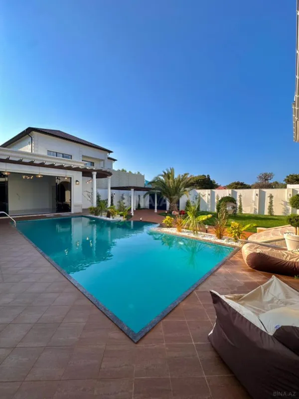 Satılır 5 otaqlı həyət evi 240 m²