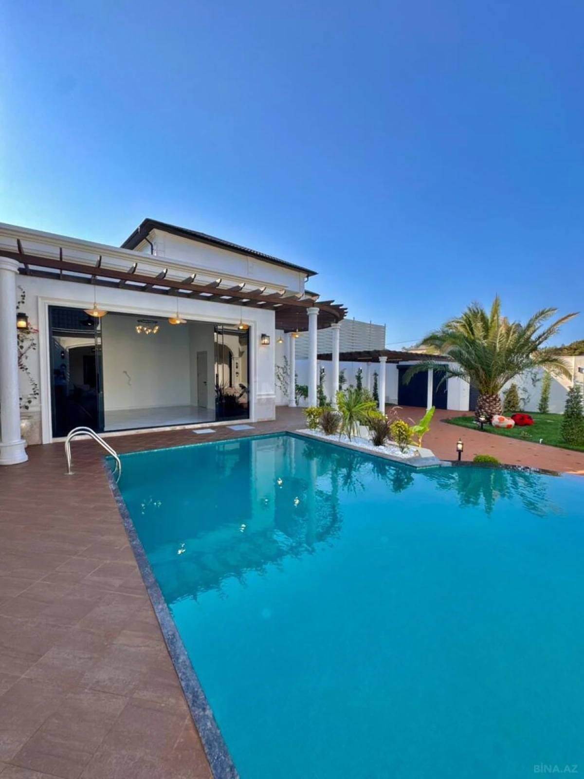 Satılır 5 otaqlı həyət evi 240 m²