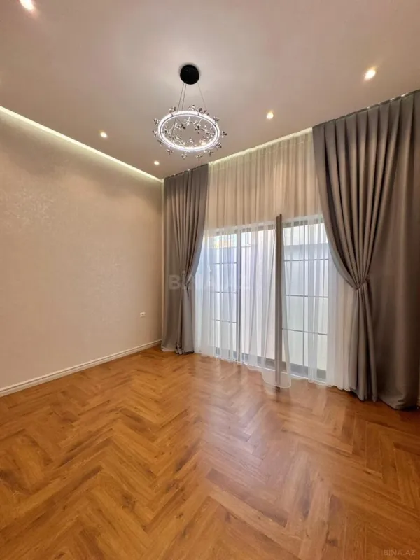 Satılır 5 otaqlı həyət evi 240 m²