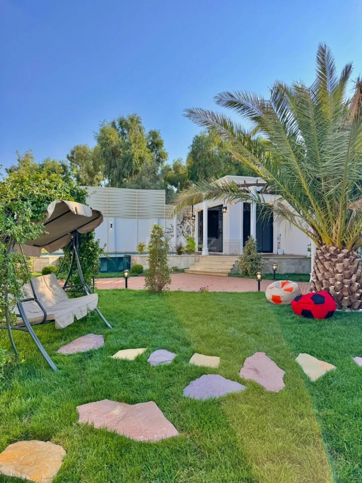 Satılır 5 otaqlı həyət evi 240 m²