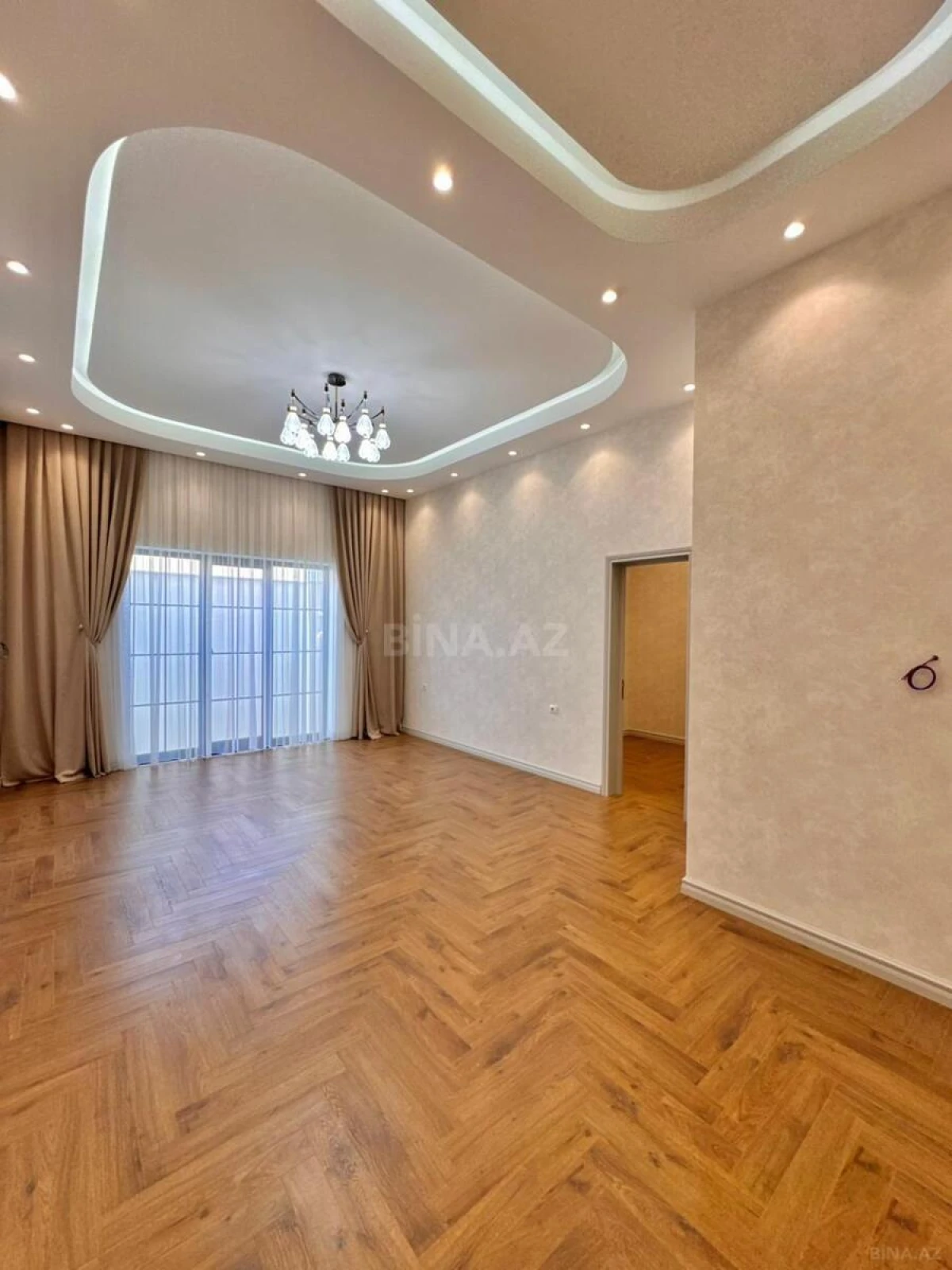 Satılır 5 otaqlı həyət evi 240 m²