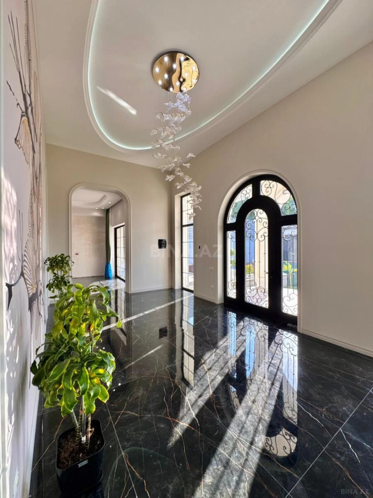 Satılır 5 otaqlı həyət evi 240 m²