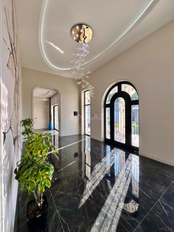 Satılır 5 otaqlı həyət evi 240 m²