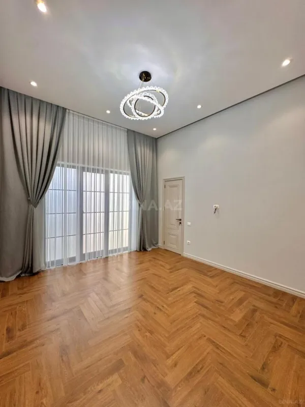 Satılır 5 otaqlı həyət evi 240 m²
