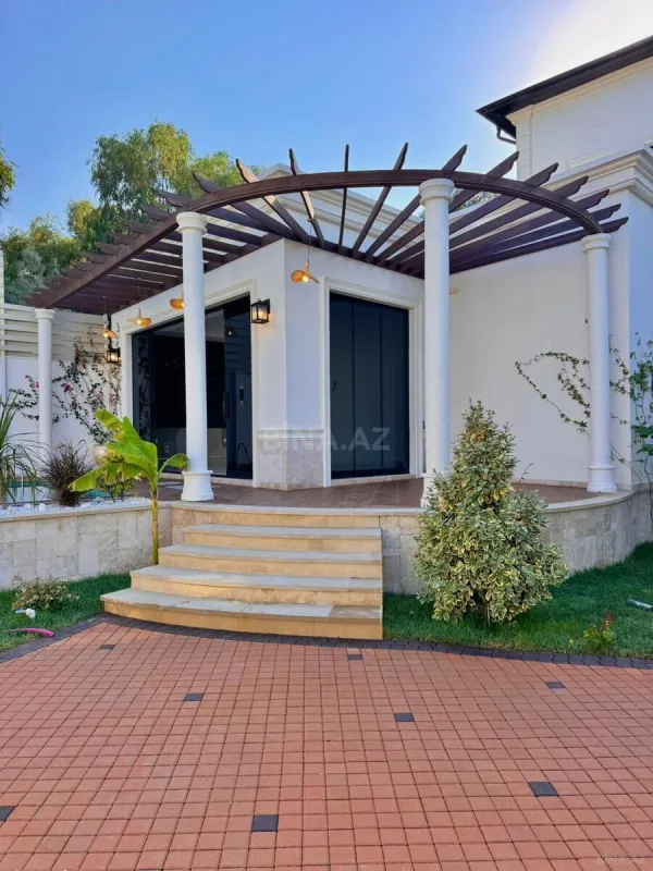 Satılır 5 otaqlı həyət evi 240 m²