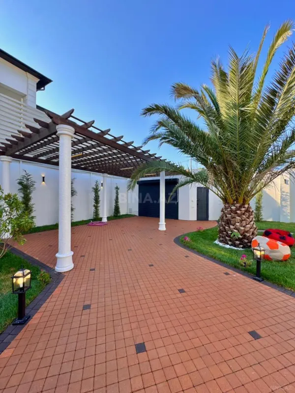 Satılır 5 otaqlı həyət evi 240 m²