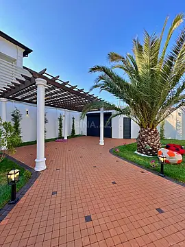 Satılır 5 otaqlı həyət evi 240 m²