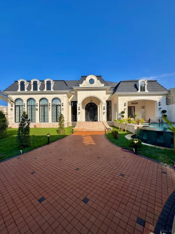 Satılır 5 otaqlı həyət evi 240 m²