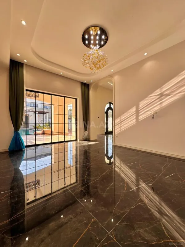 Satılır 5 otaqlı həyət evi 240 m²