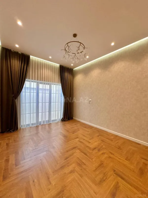 Satılır 5 otaqlı həyət evi 240 m²