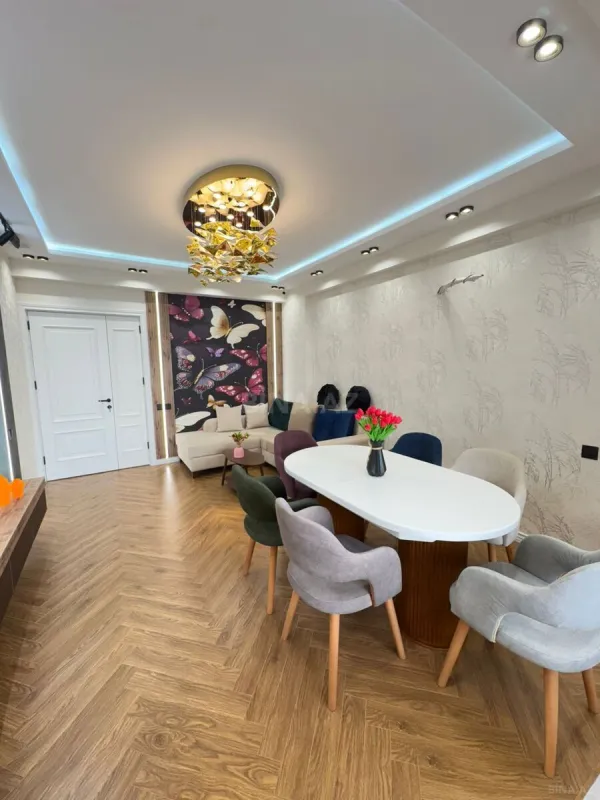 Satılır 3 otaqlı mənzil 110 m²