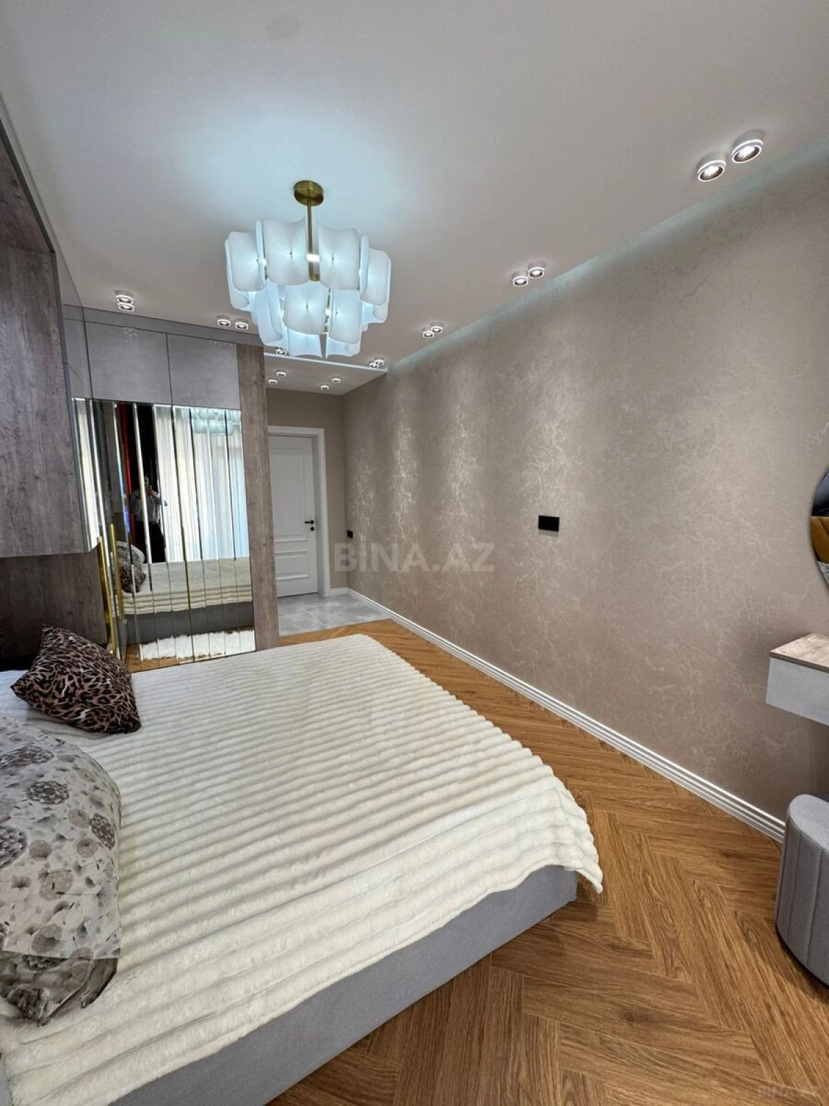 Satılır 3 otaqlı mənzil 110 m²