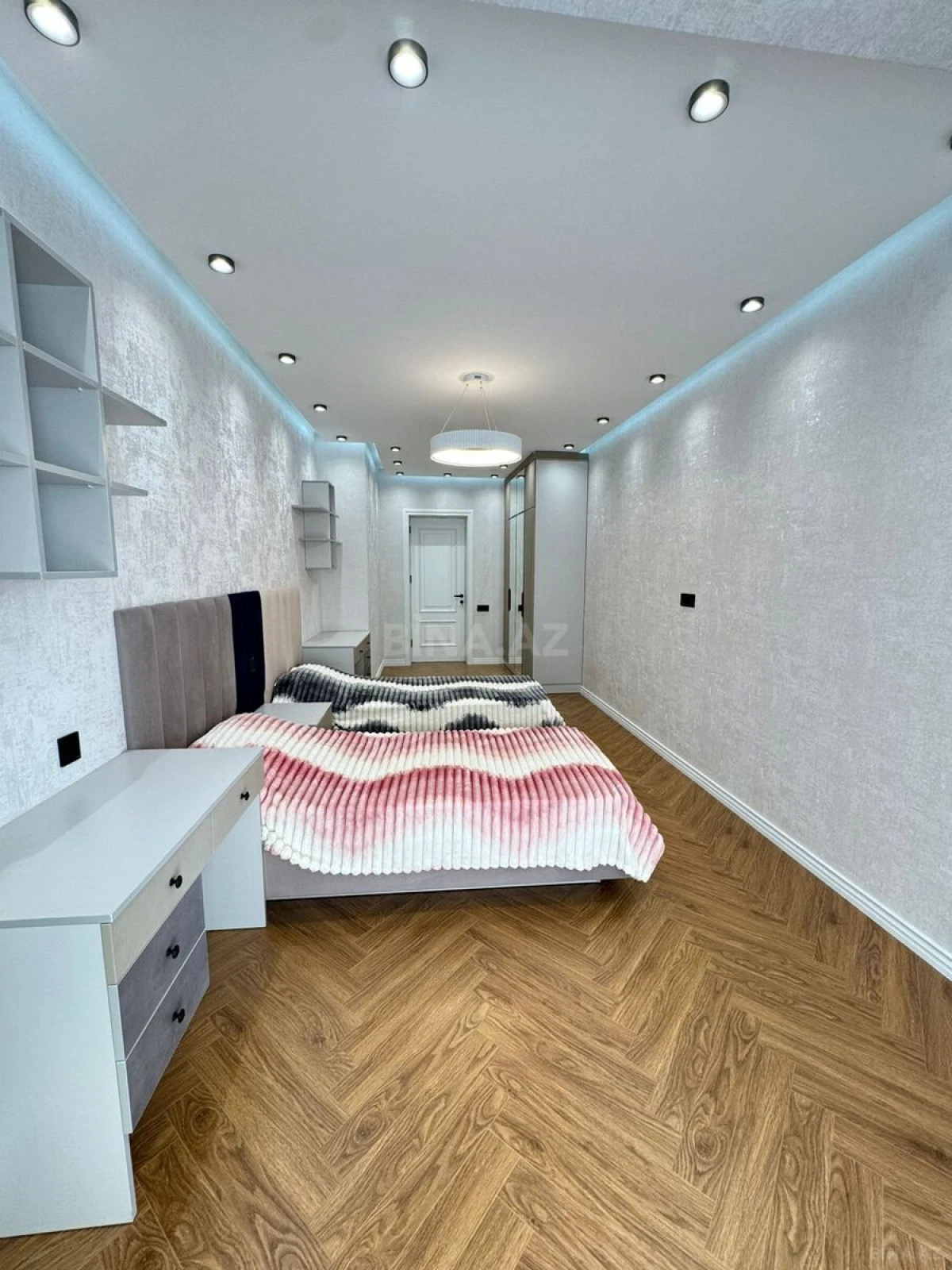 Satılır 3 otaqlı mənzil 110 m²