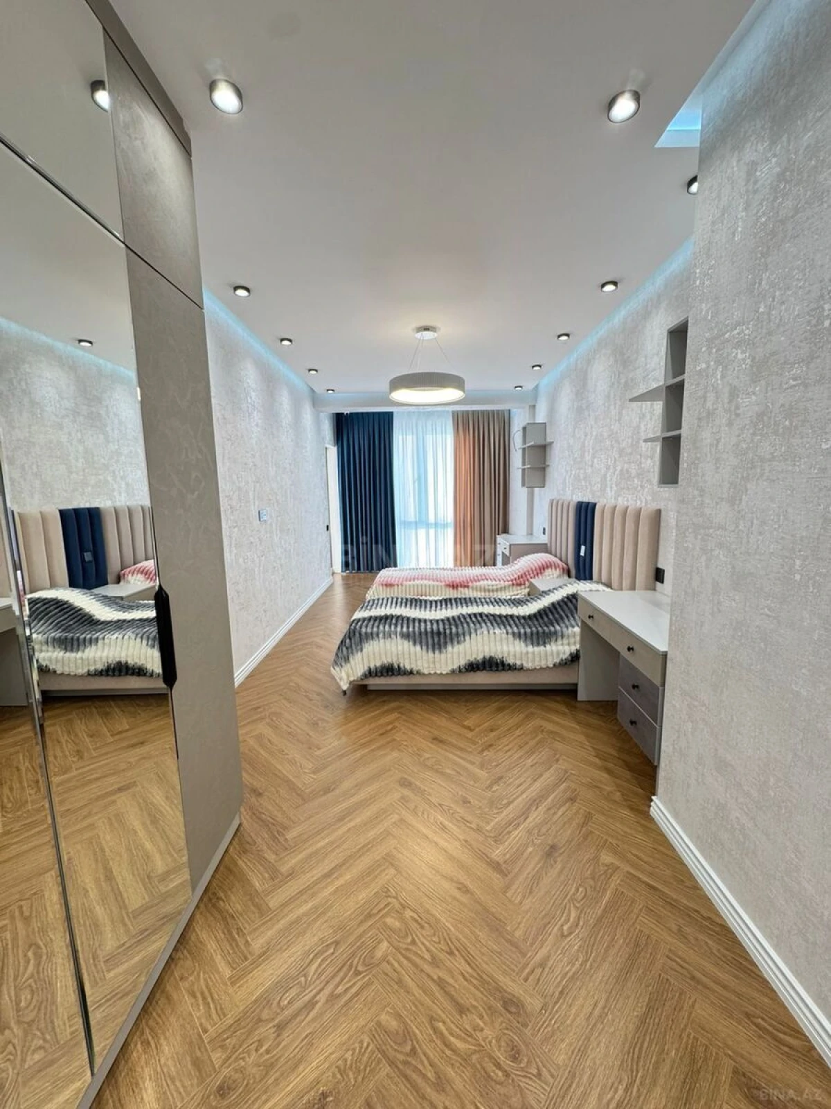 Satılır 3 otaqlı mənzil 110 m²
