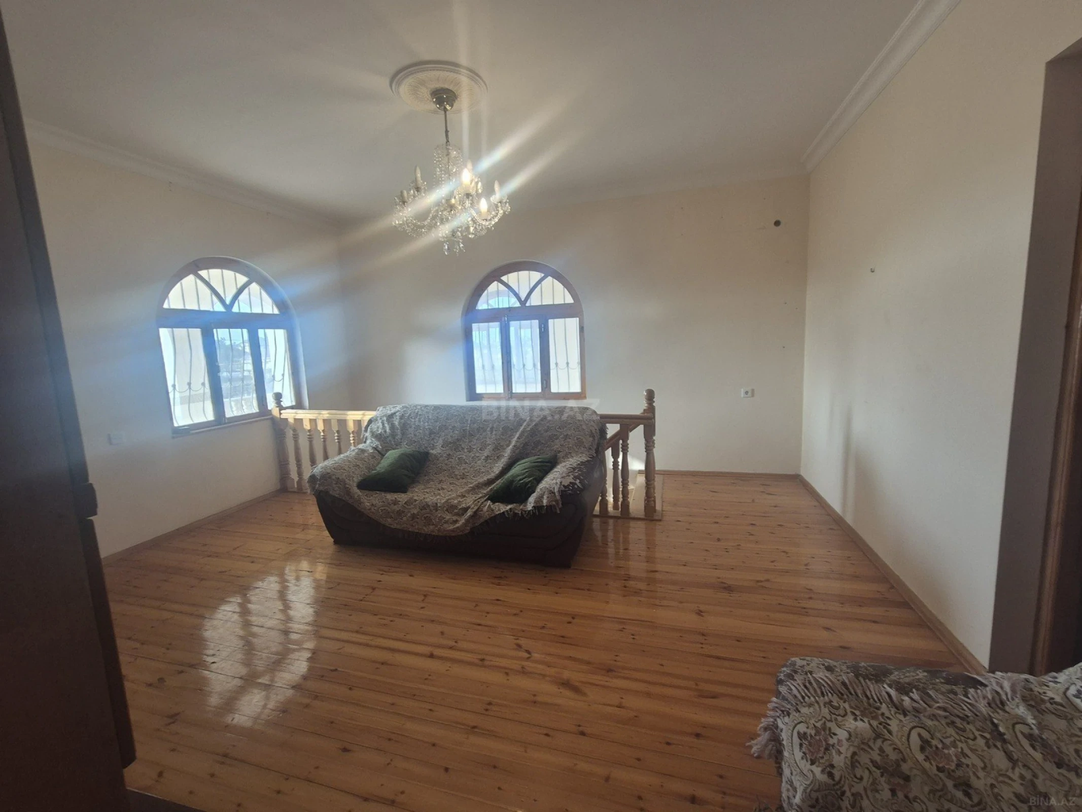 Satılır 5 otaqlı həyət evi 208 m²