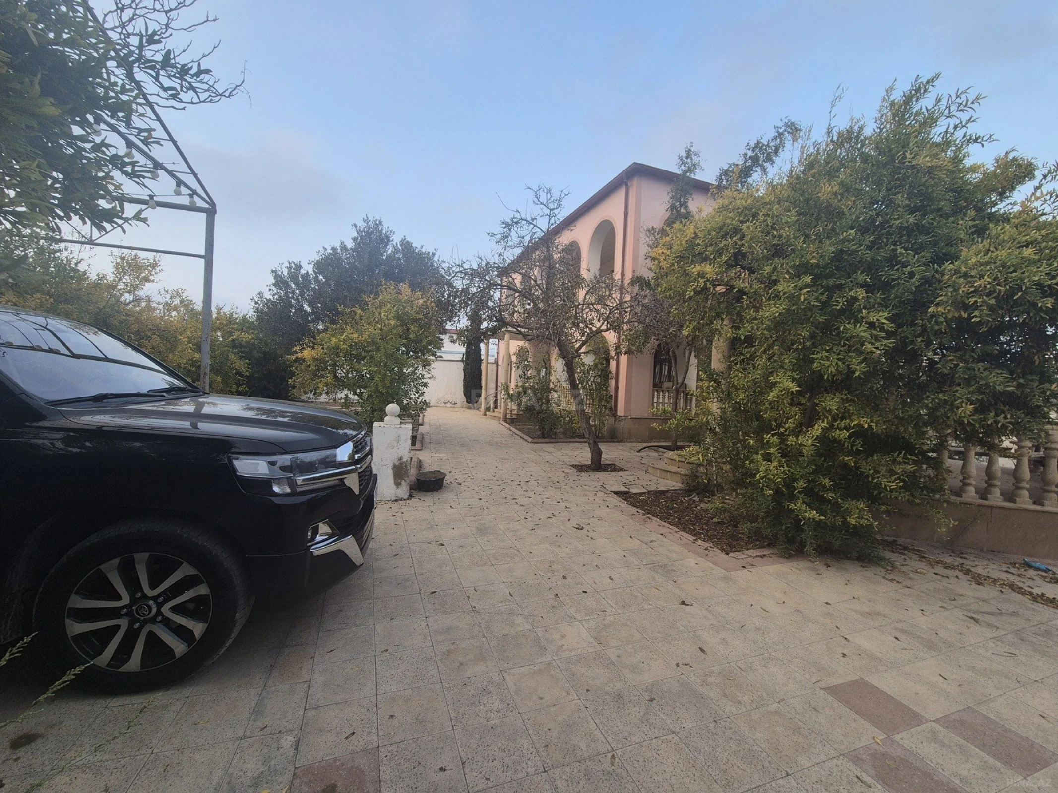 Satılır 5 otaqlı həyət evi 208 m²