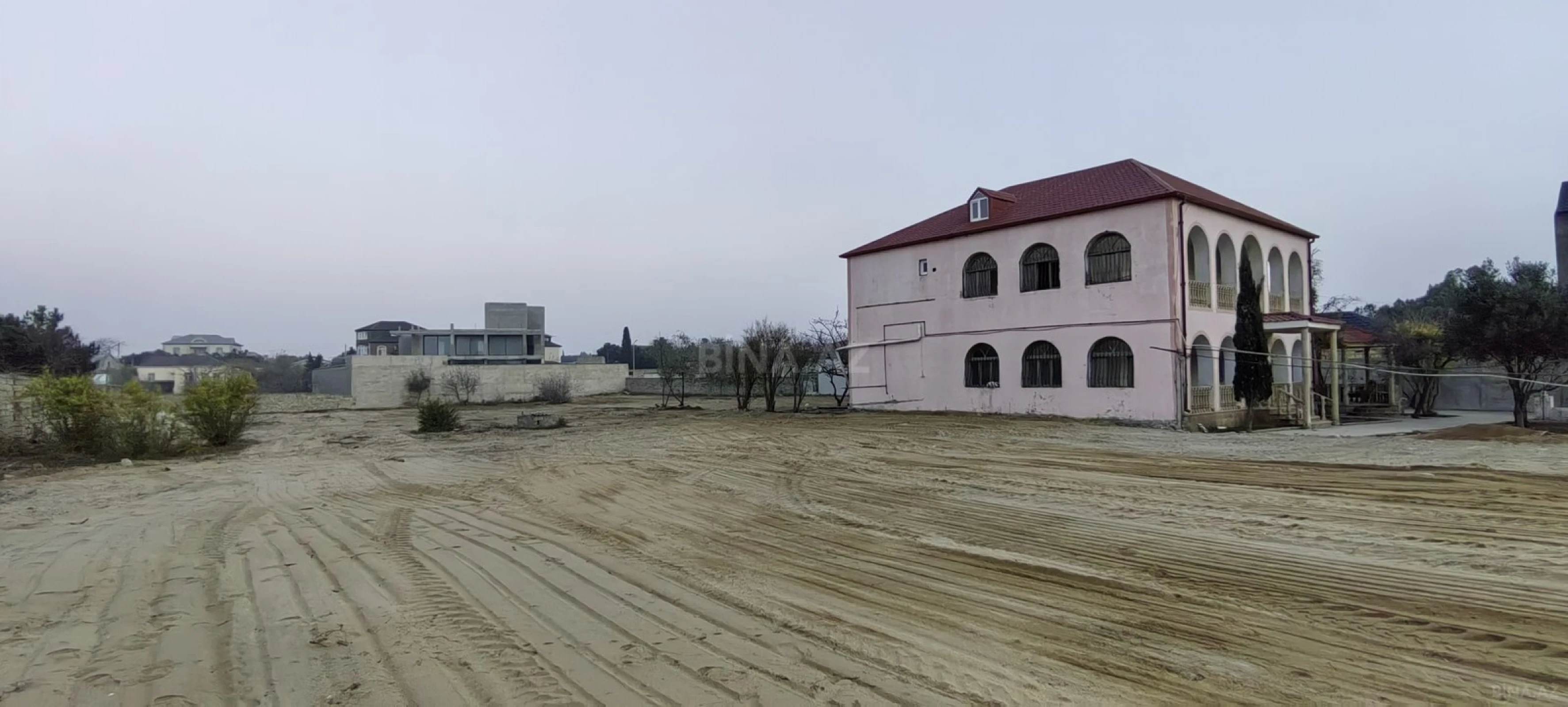 Satılır 5 otaqlı həyət evi 208 m²