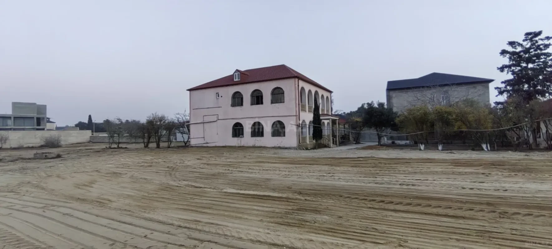 Satılır 5 otaqlı həyət evi 208 m²