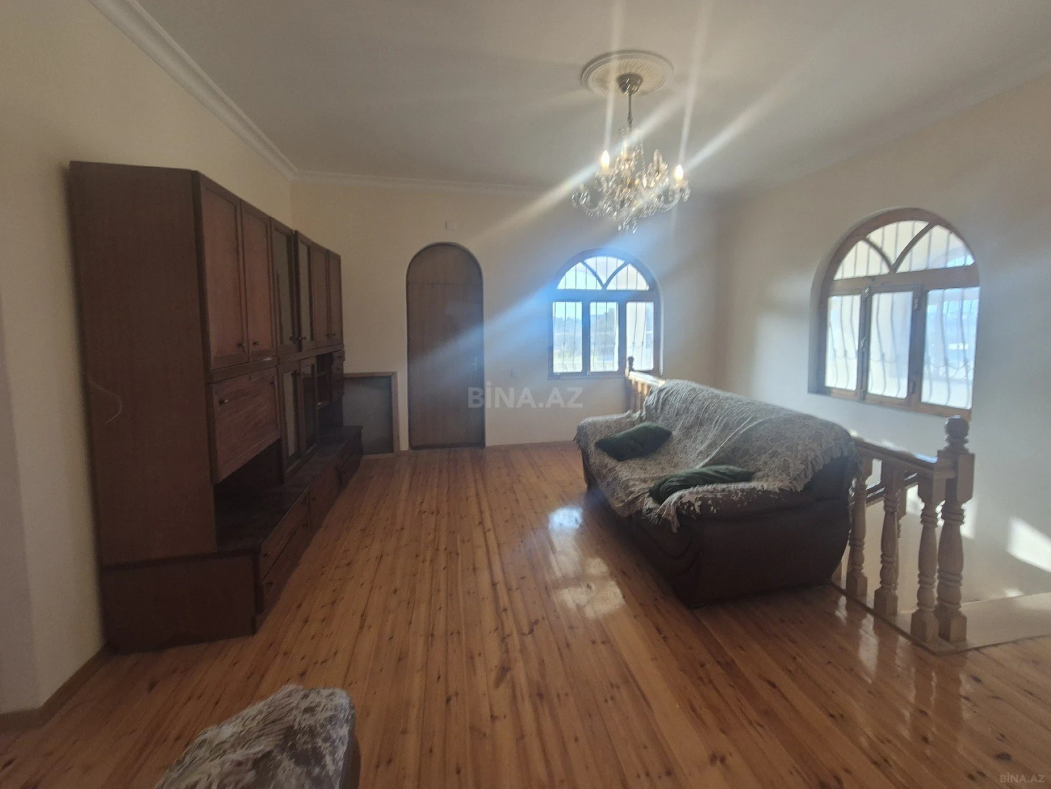 Satılır 5 otaqlı həyət evi 208 m²
