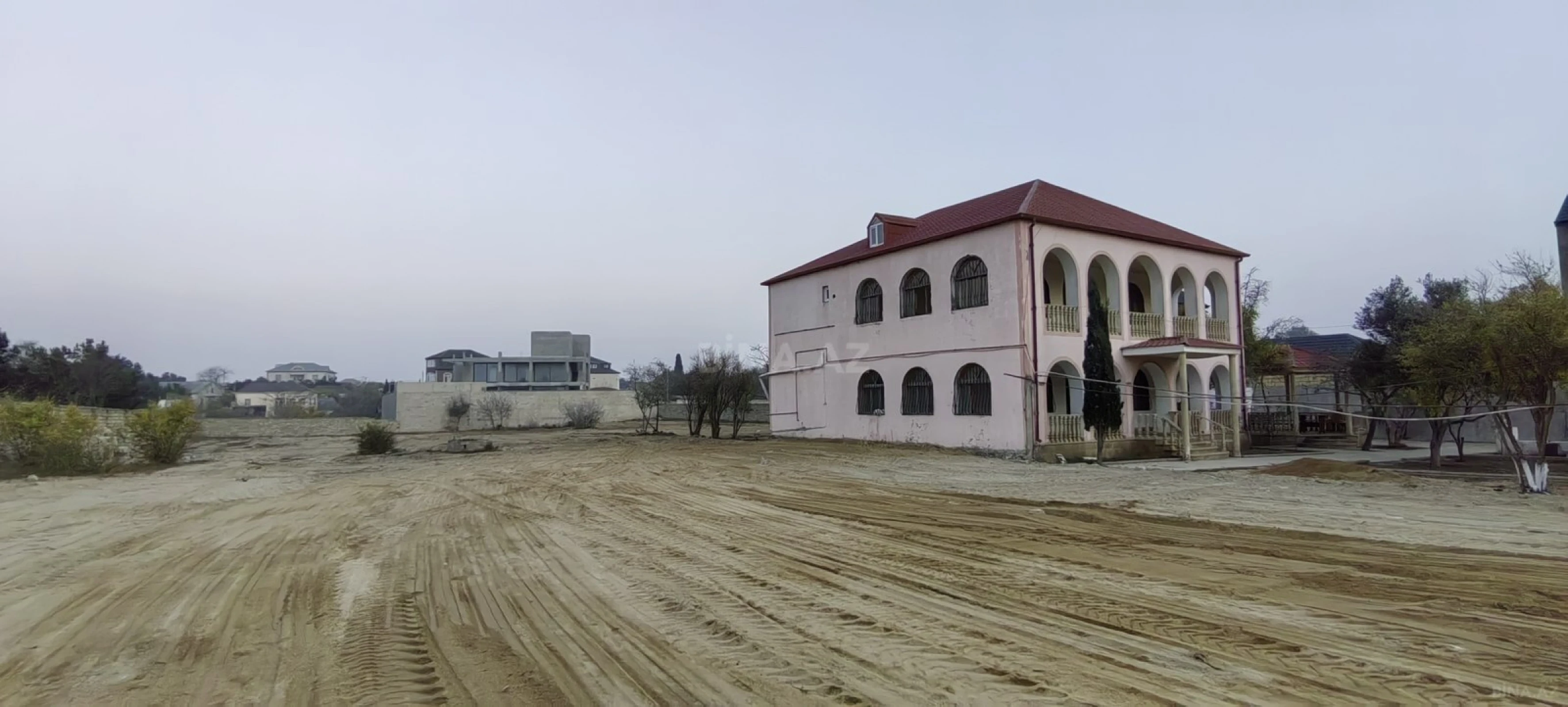 Satılır 5 otaqlı həyət evi 208 m²