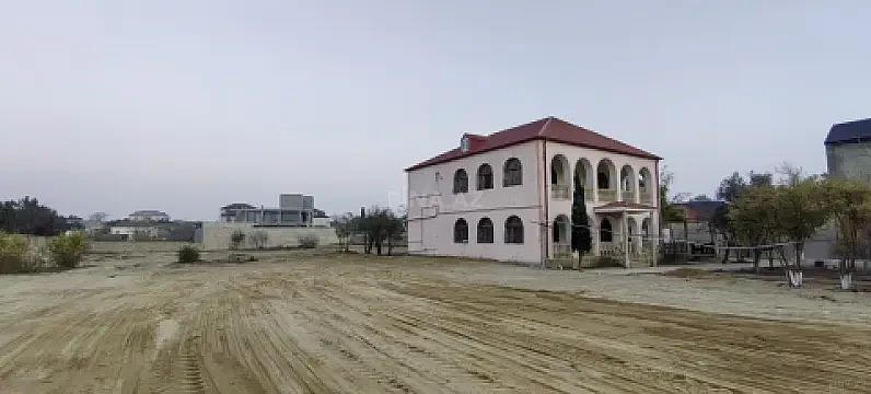 Satılır 5 otaqlı həyət evi 208 m²