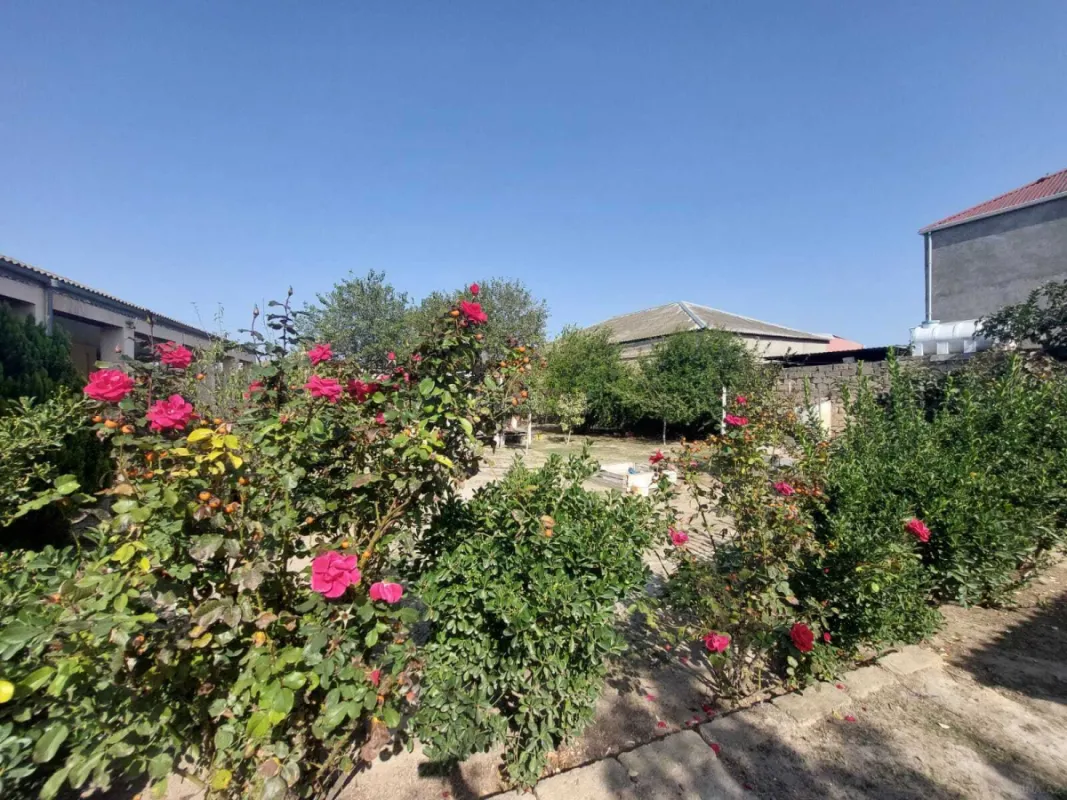 Satılır 4 otaqlı həyət evi 160 m²