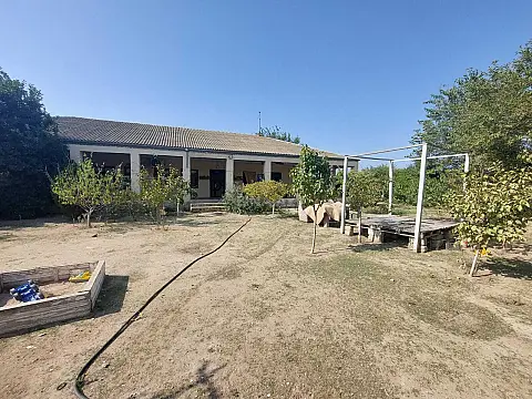 Satılır 4 otaqlı həyət evi 160 m²