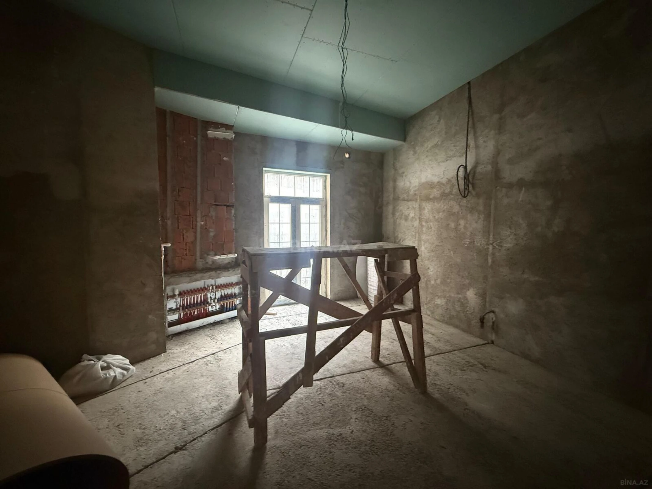 Satılır 4 otaqlı mənzil 174 m²