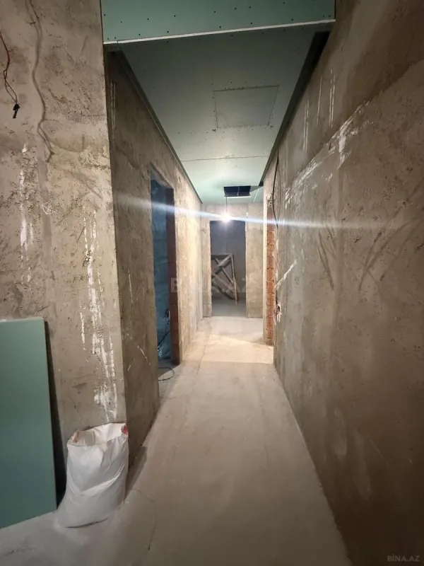 Satılır 4 otaqlı mənzil 174 m²