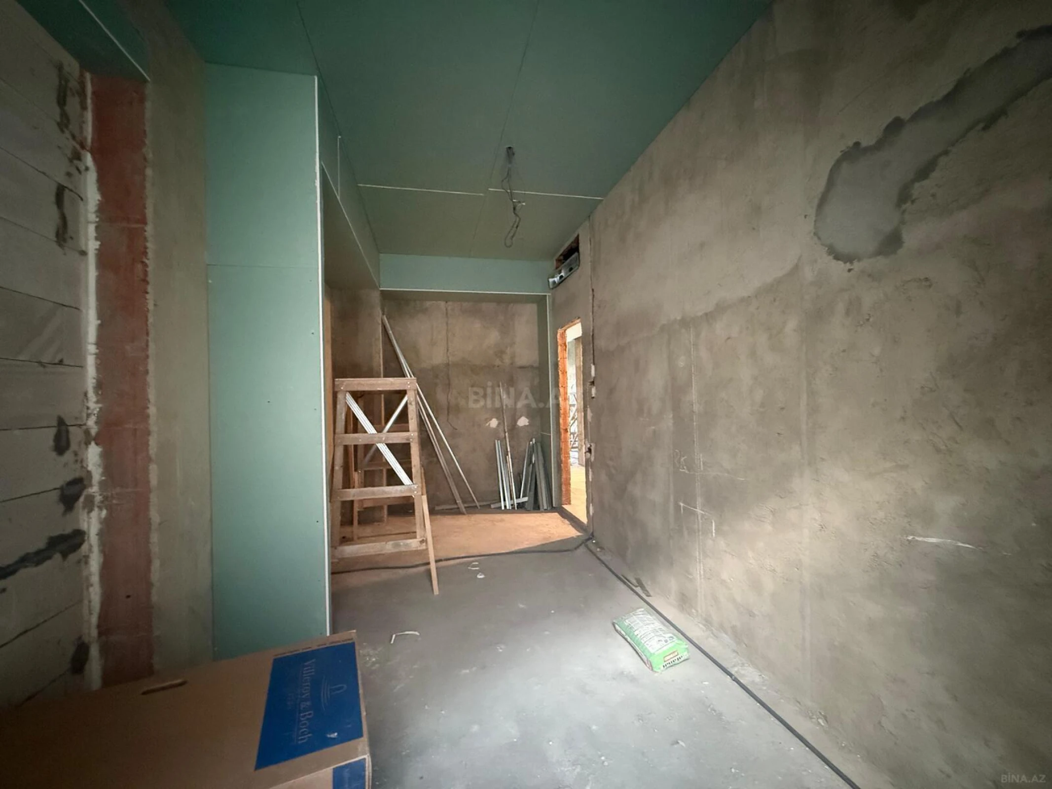 Satılır 4 otaqlı mənzil 174 m²