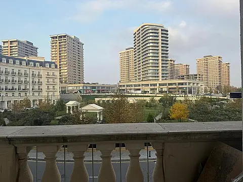 Satılır 4 otaqlı mənzil 174 m²