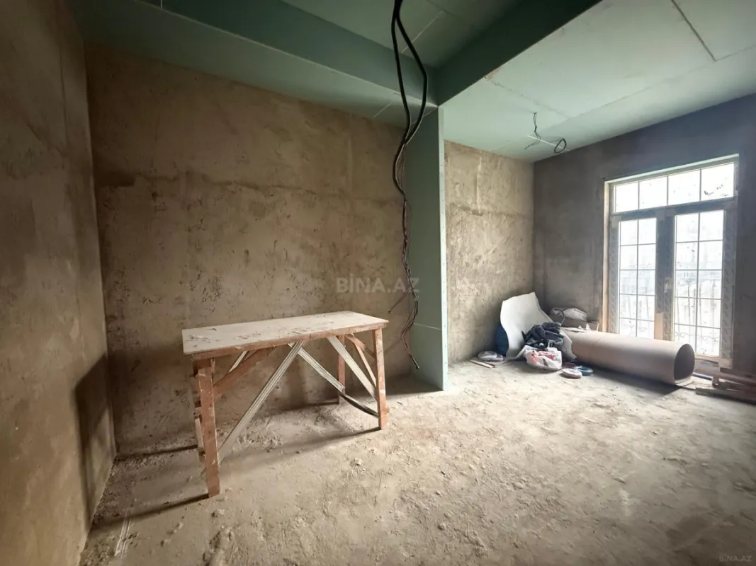 Satılır 4 otaqlı mənzil 174 m²