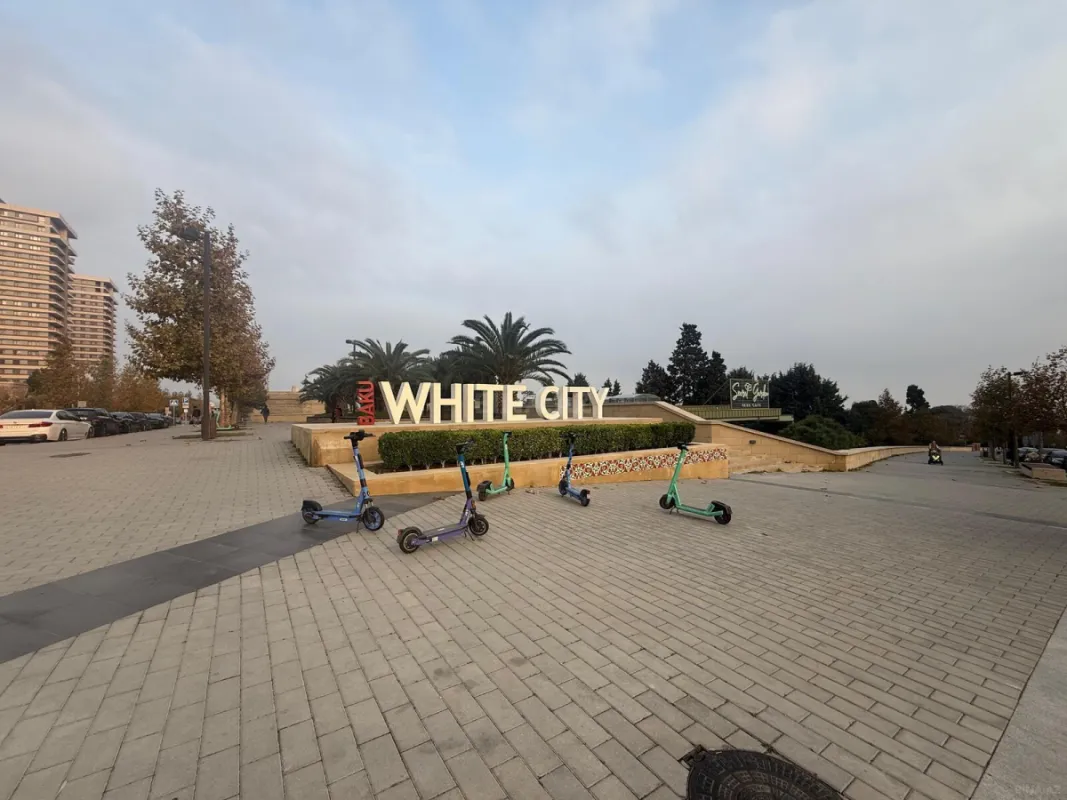 Satılır 4 otaqlı mənzil 174 m²