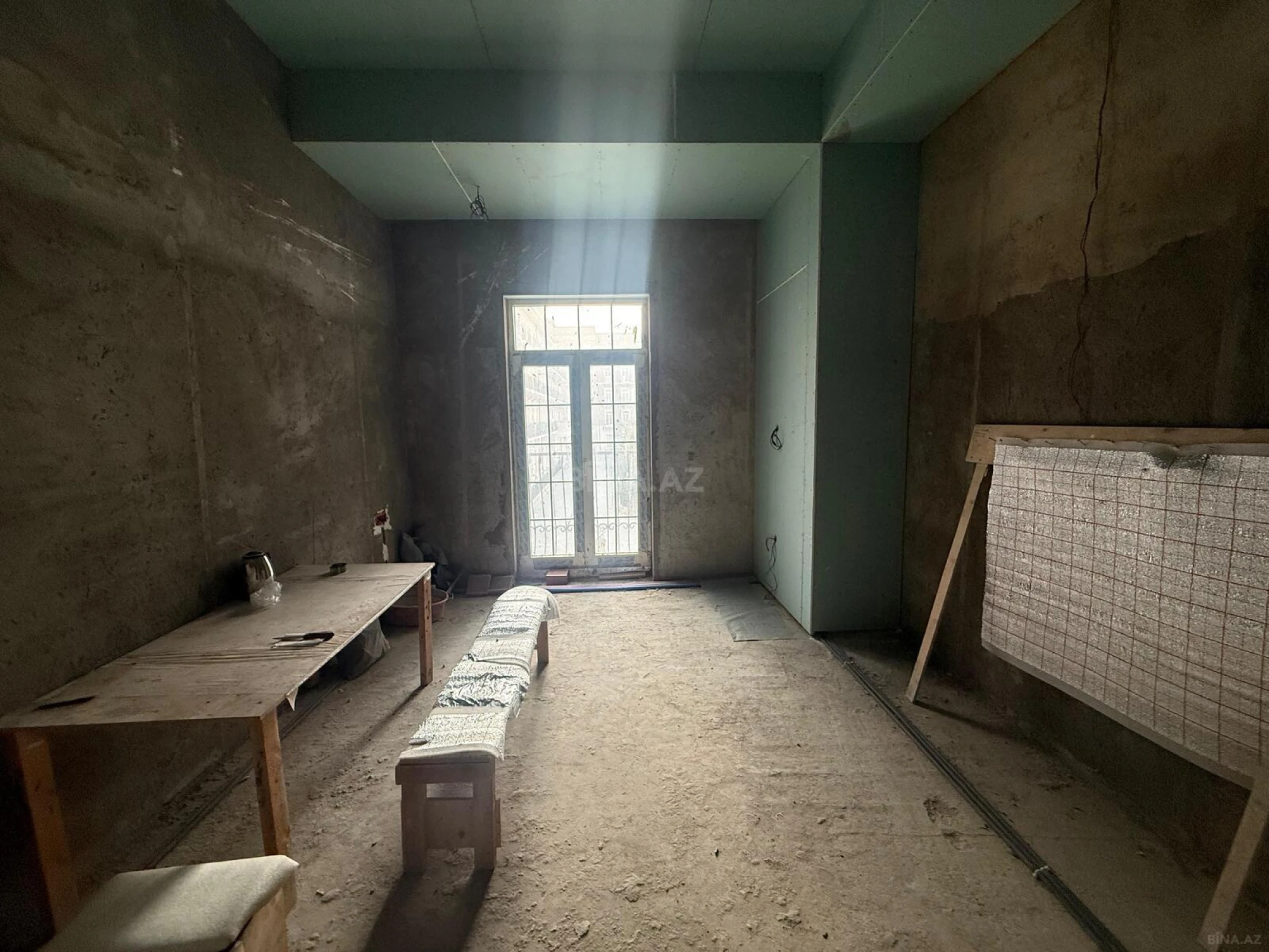 Satılır 4 otaqlı mənzil 174 m²