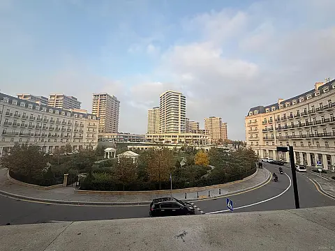 Satılır 4 otaqlı mənzil 174 m²