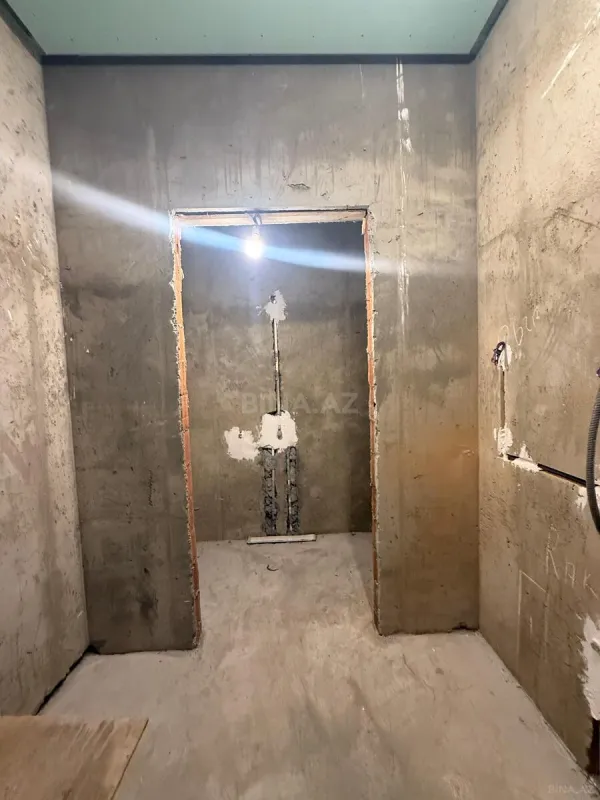 Satılır 4 otaqlı mənzil 174 m²