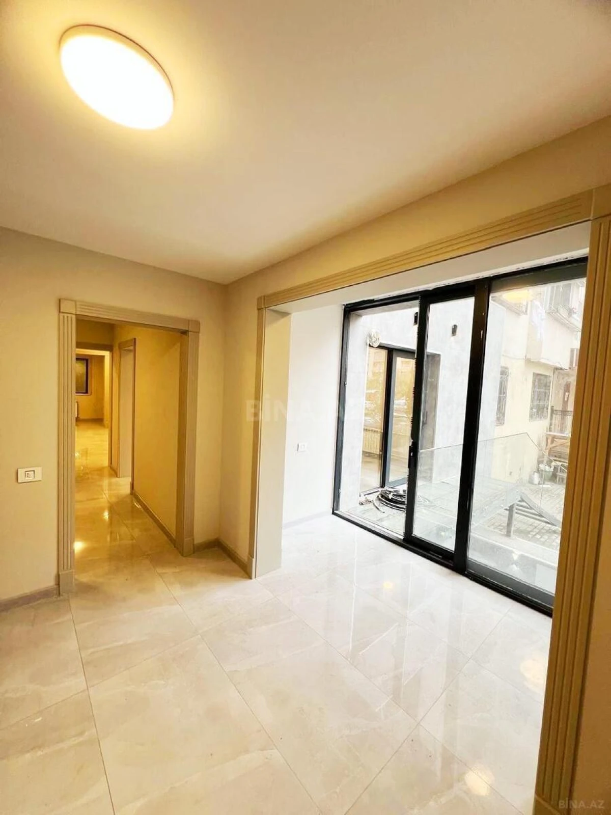 Kirayə verilir obyekt 102 m²