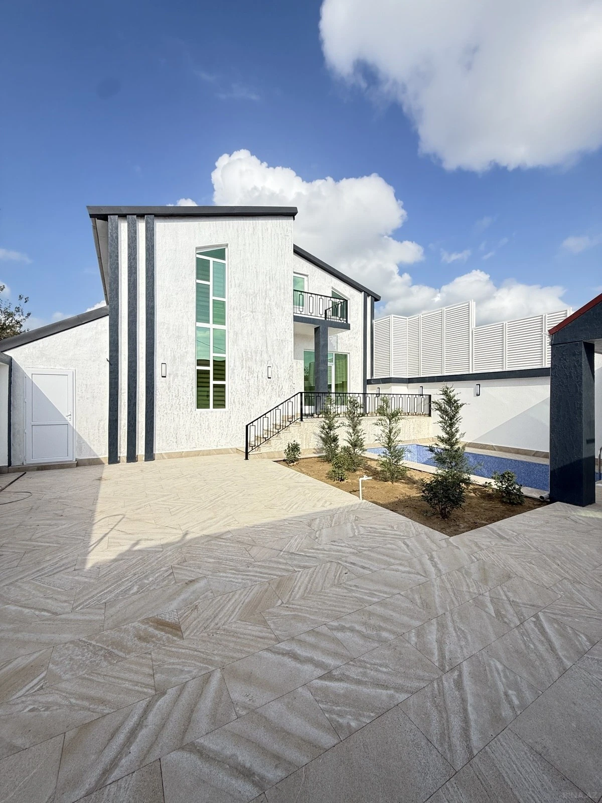 Satılır 5 otaqlı həyət evi 170 m²