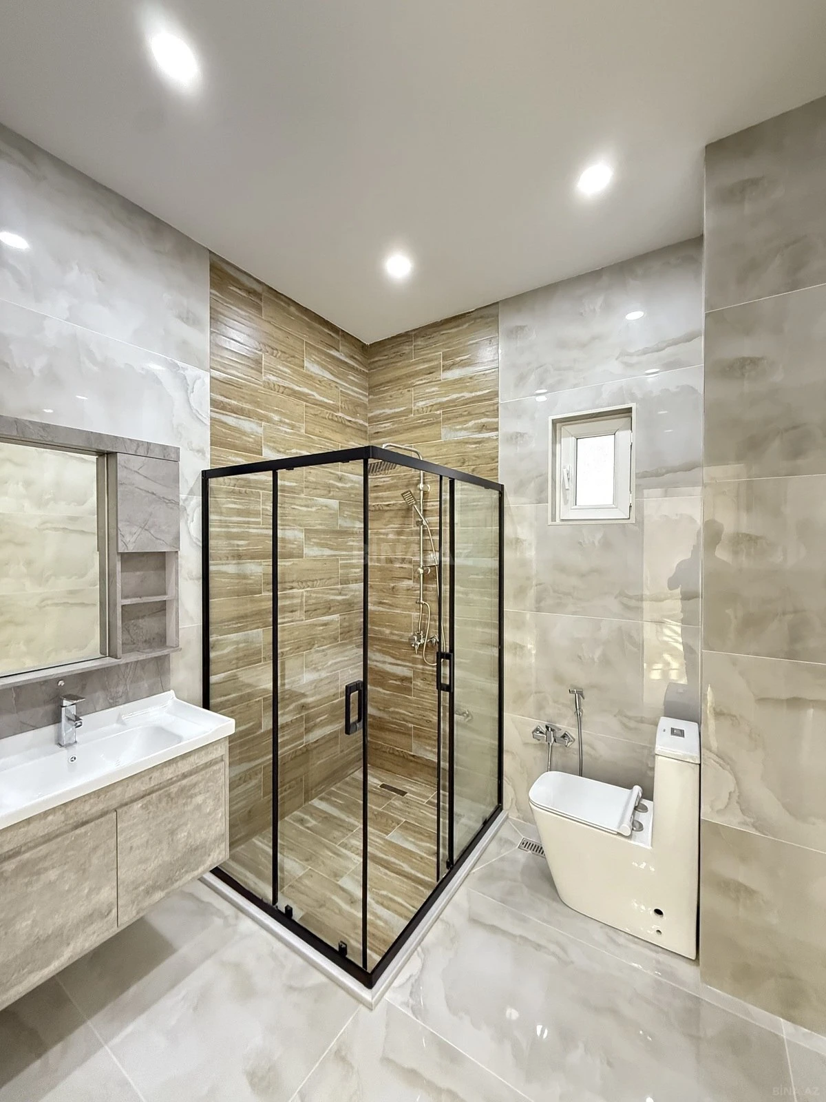 Satılır 5 otaqlı həyət evi 170 m²