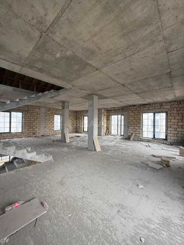 Satılır 8 otaqlı həyət evi 345 m²