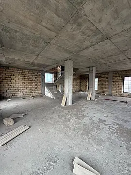 Satılır 8 otaqlı həyət evi 345 m²